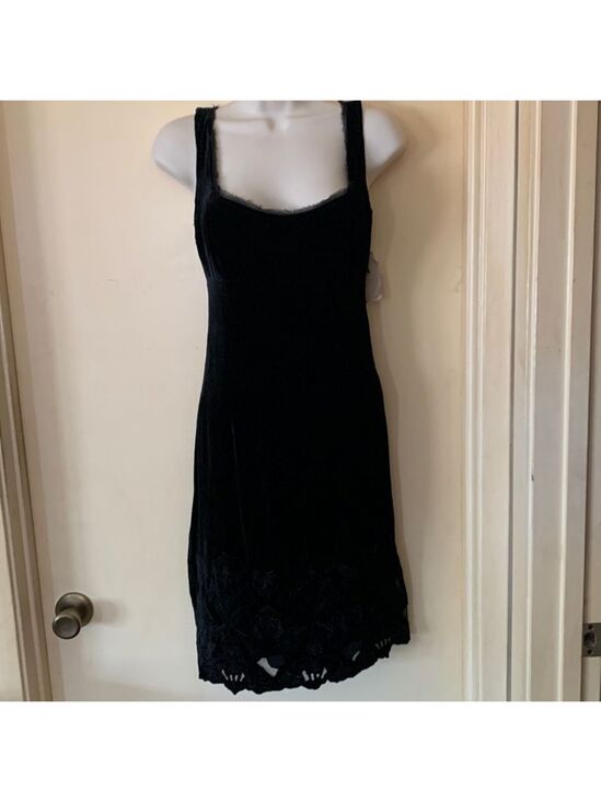 Tahari Dresses & Skirts - Tahari crushed black crushed velvet cocktail dress size 2